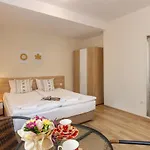 Apartament Flora 1 *