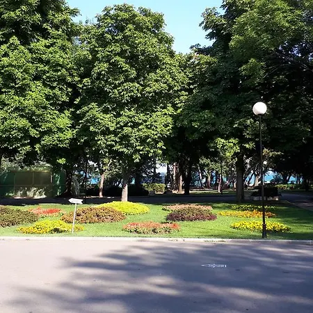 Flora 1 Apartman Burgasz