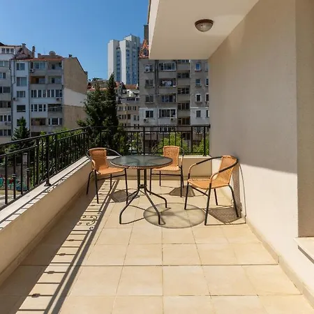 Flora 1 Apartman Burgasz