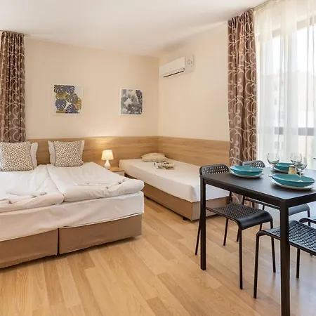 Apartman Flora 1 *