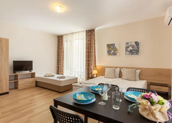 Appartement Flora 1 *