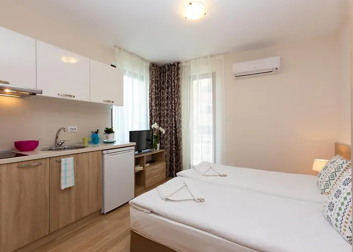 Appartamento Flora 1 *