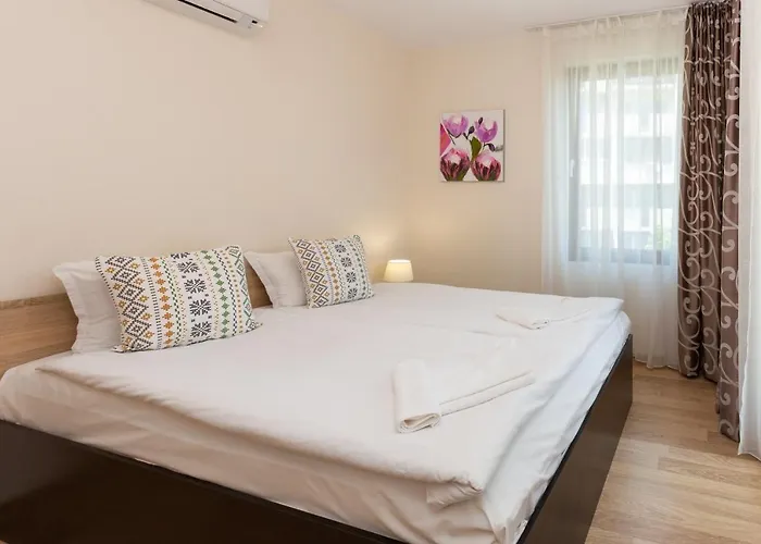 Flora 1 * Burgas City